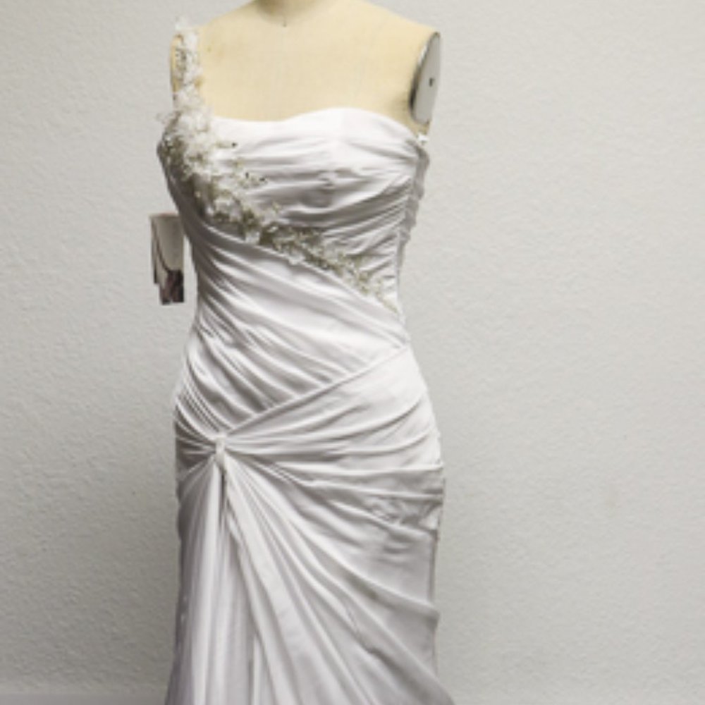 new white size 4 wedding/prom dress